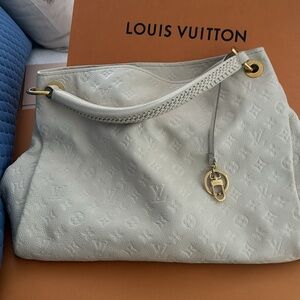 Authentic Louis Vuitton Artsy Handbag